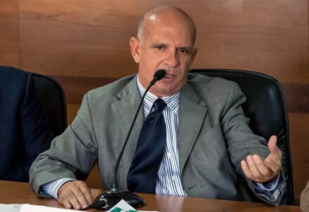 Revista española en Sacramentow