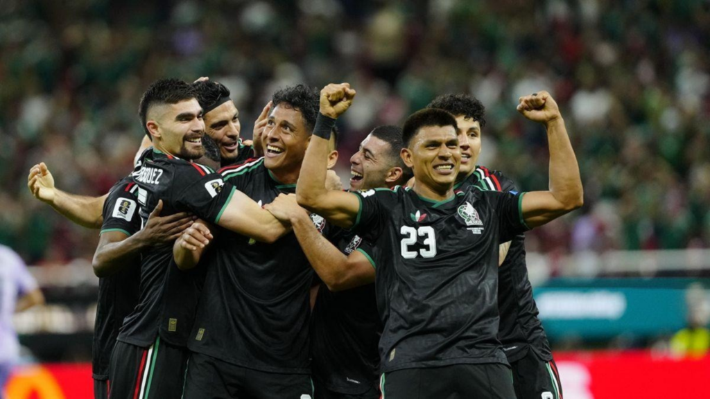 Jugadores de México celebran su clasificación a dieciseisavos del Mundial 2026