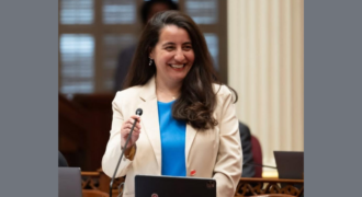 Primera Gobernadora Interina latina promulga nuevas leyes locales en California 3 Monique Limón firma leyes como gobernadora interina de California