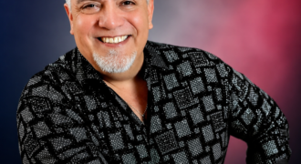 Fernandito Rentas interpretando su sencillo Gato Encerrado