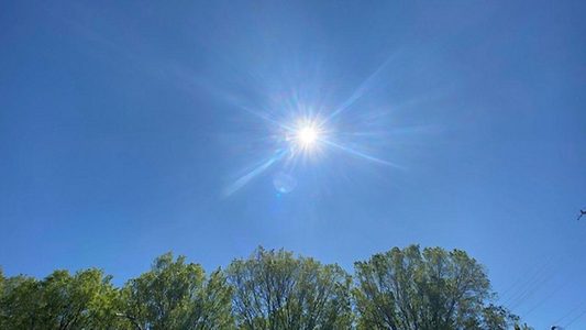 ¿Cuál es el día y mes más caluroso del año en Sacramento, California? 1 image 10